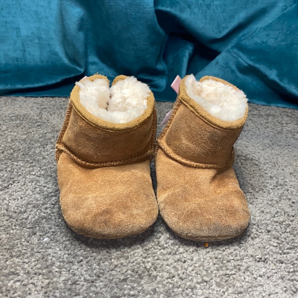 Ugg Bailey Bow Infant size 4/5